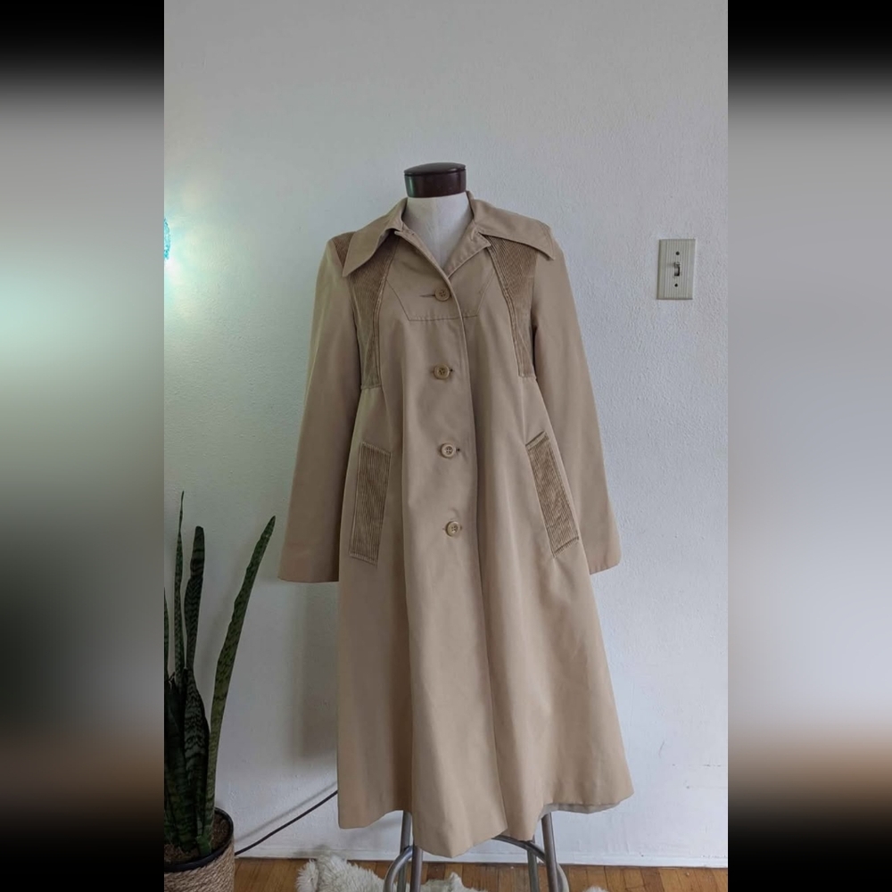 Elegant Tan Women's Coat